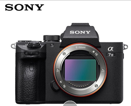 索尼/SONY A7M3 單反相機(jī) 索尼A7M3單反相機(jī) 產(chǎn)品類(lèi)型：?jiǎn)畏聪鄼C(jī)；顏色分類(lèi)：黑色；傳感器尺寸：全畫(huà)面；像素：2420萬(wàn)；A7M3